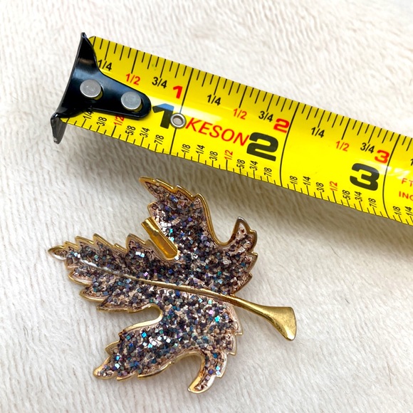 Maple Leaf Brooch - Picture 2 of 3